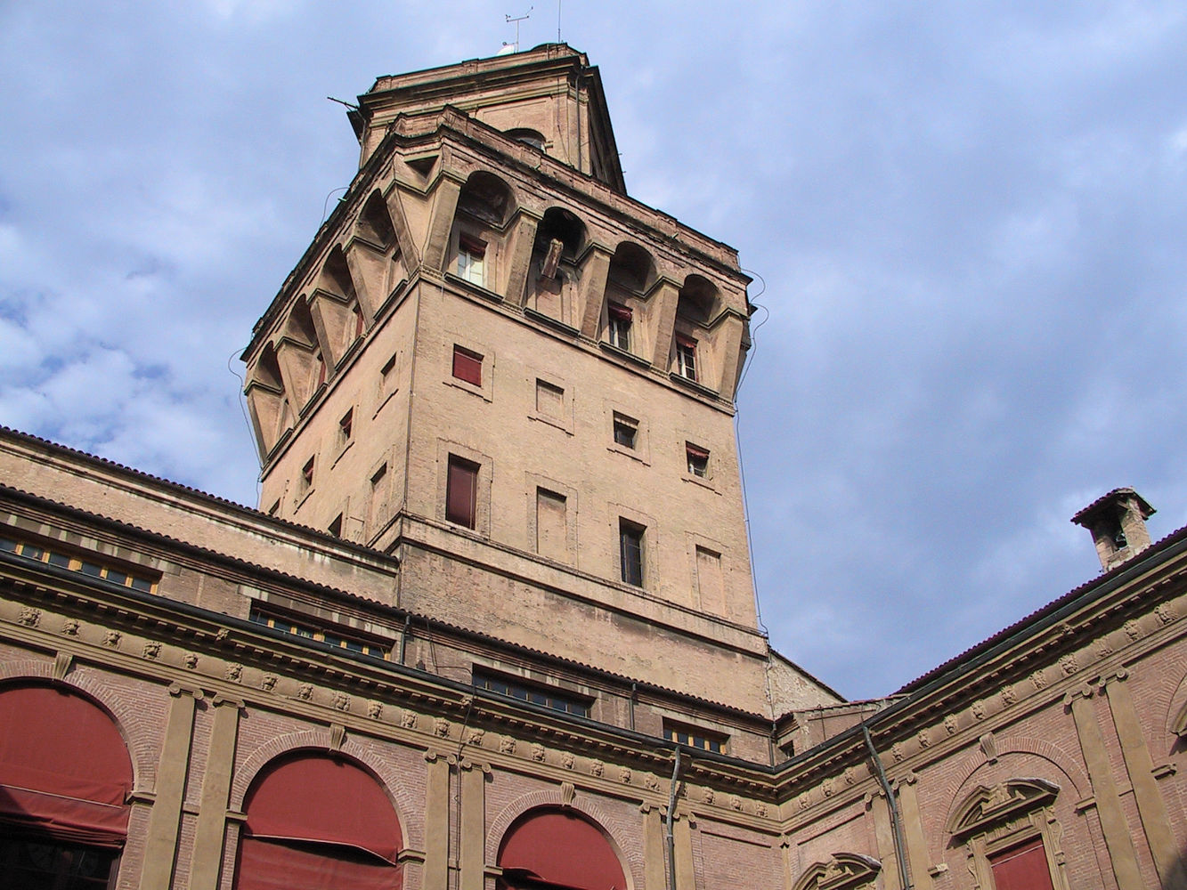cortile interno - la torre della Specola. © Ph. Salvatore Mirabella